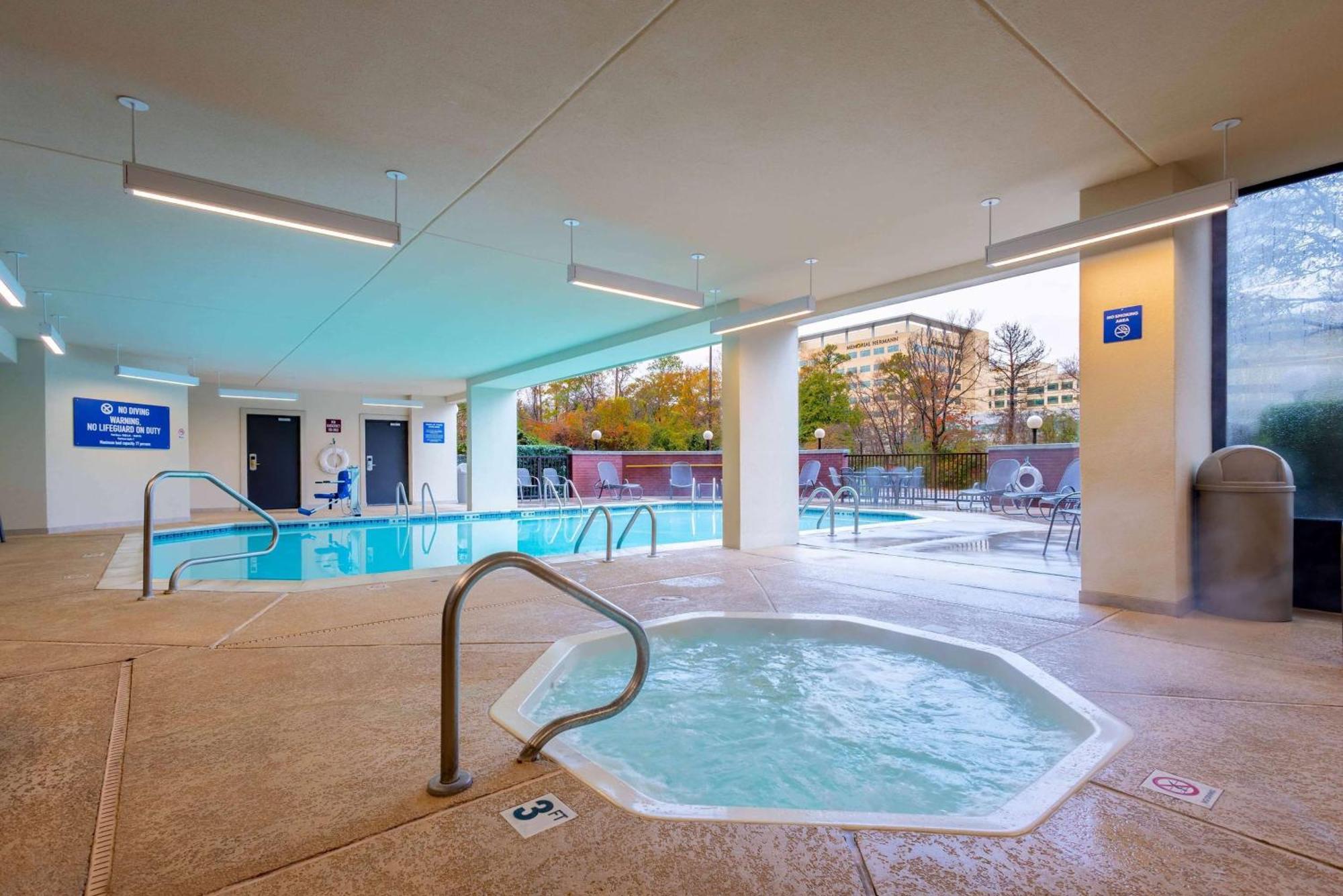 Heritage Inn & Suites The Woodlands, Trademark By Wyndham Kültér fotó